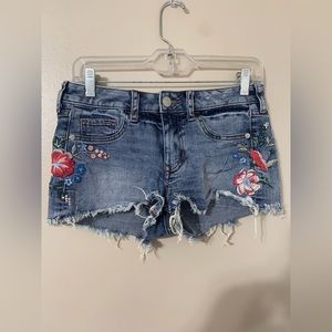 Express Women’s Size 0  Embroidered Rose Low Rise Shortie Denim Shorts Jeans